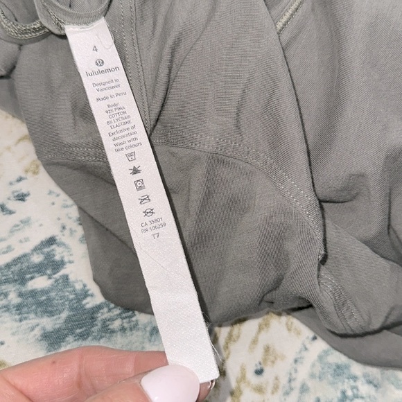 Lululemon Olive Green Long Sleeve Women's Top size 4 - Picture 6 of 6